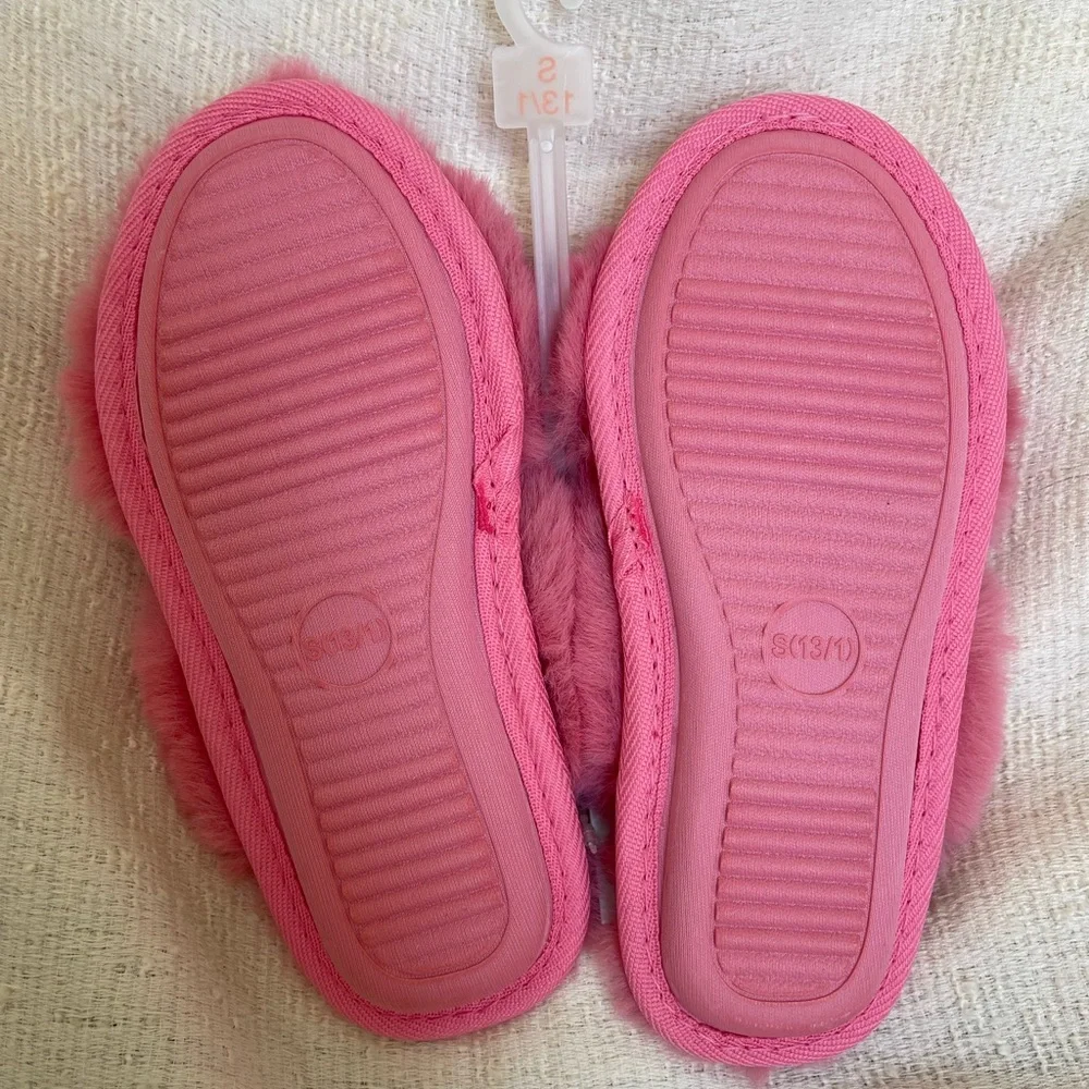 Cat&Jack NWT fuzzy faux Vibrant Pink fur criss cross slipper size Small … - Picture 4 of 5
